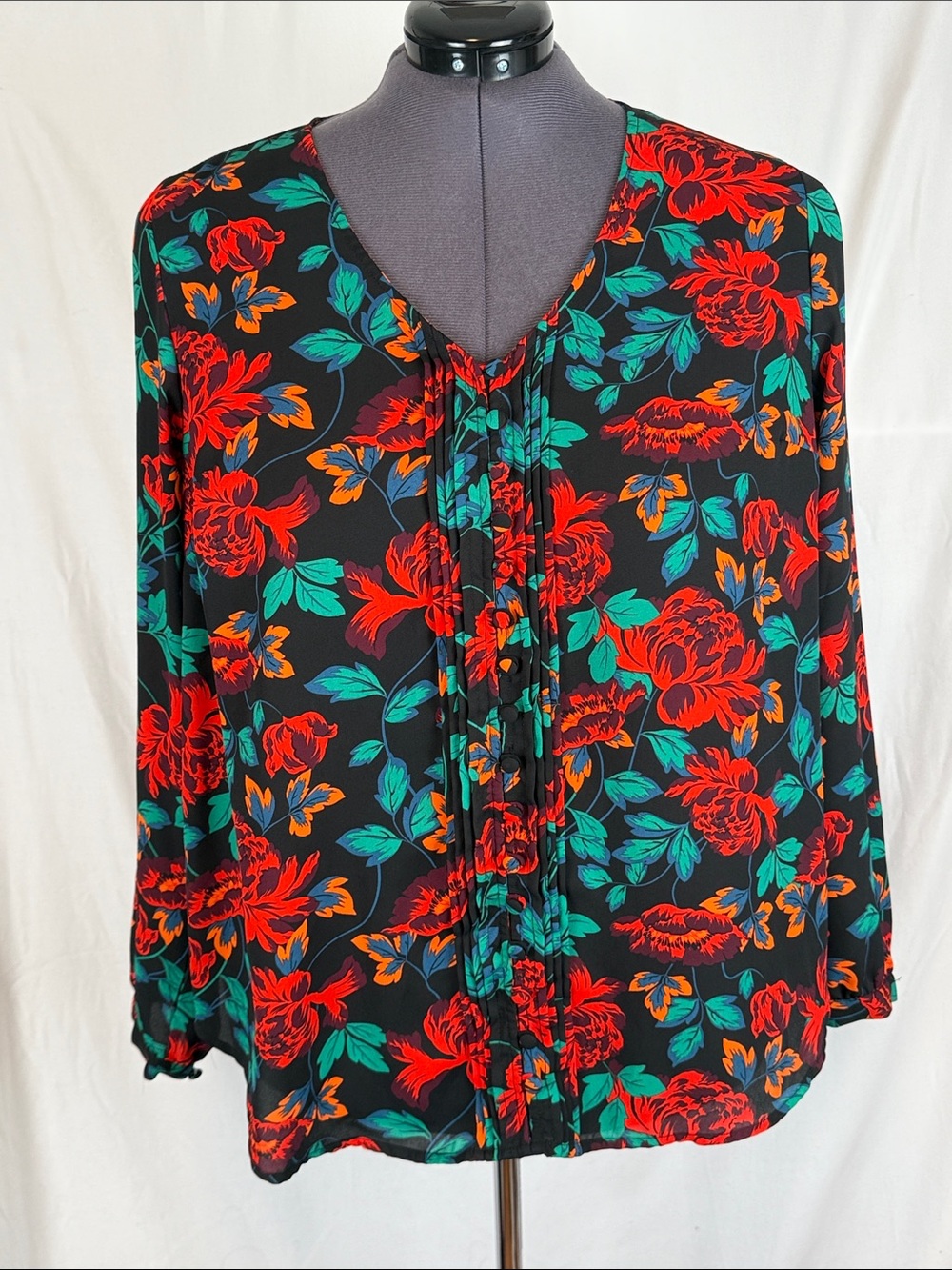 Women's Torrid Long Sleeve V-Neck Button Up Blouse Torrid Size 1 (US 14/16)